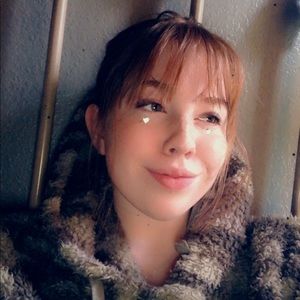 Meet your Posher, Chloe